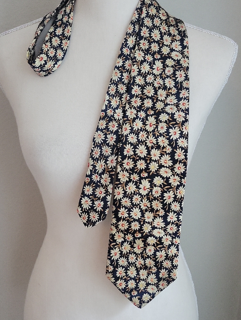 Vintage Umberto Bossi Floral Navy Daisy Silk Scarf Tie